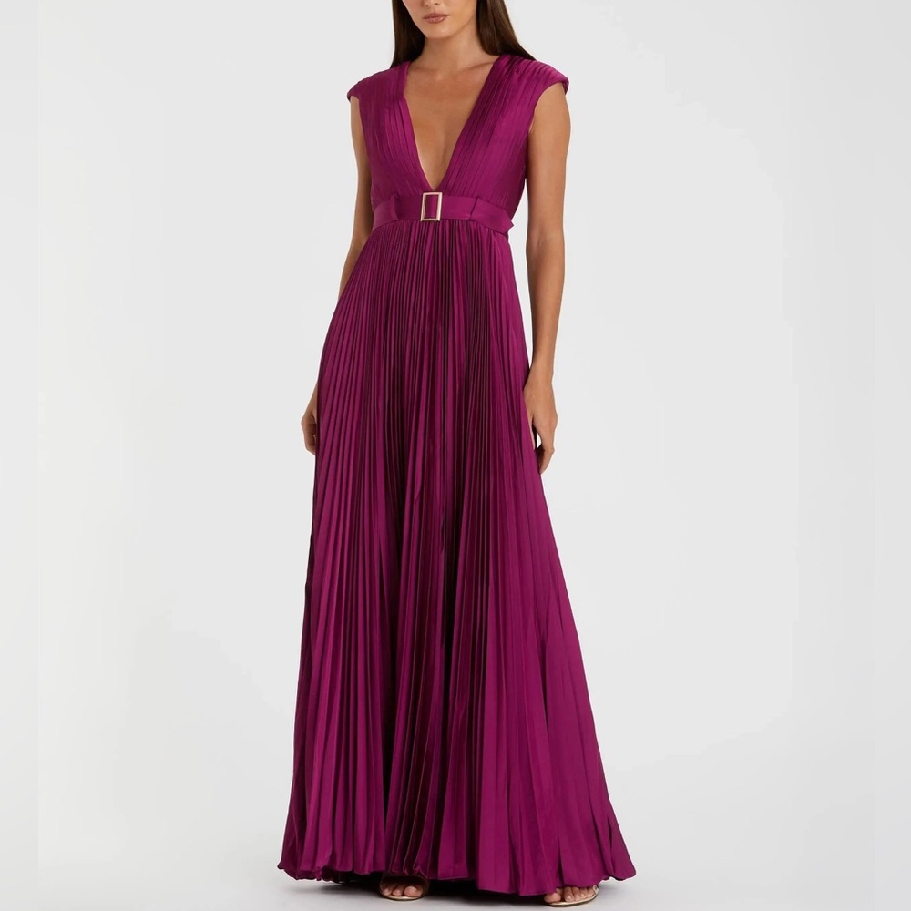 NWT Ieena for Mac Duggal Pleated Plunge Neckline Belted A-line Gown 26285 Size 4